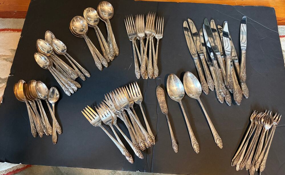 Vintage Oneida Community Coronation Silverplate Flatware Set 85 Pc Service 12